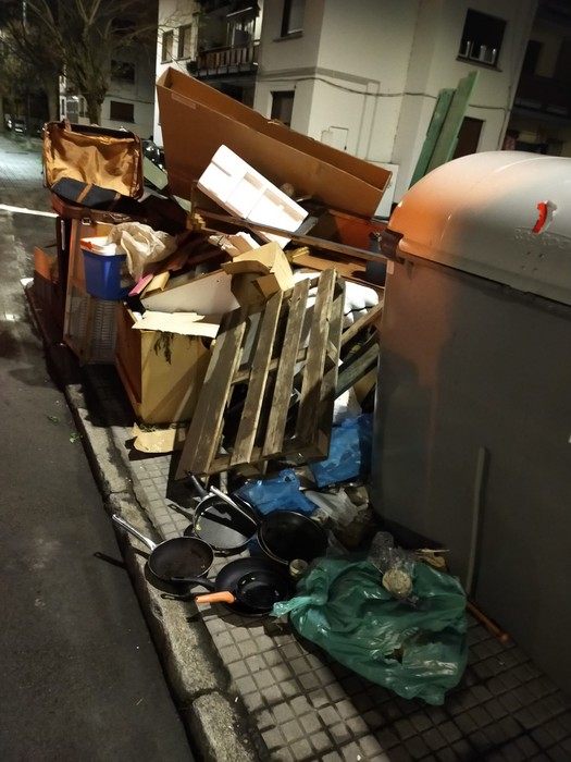 Traste zaharren zerbitzua "arduraz" erabiltzeko eskatu die Mankomunitateak herritarrei