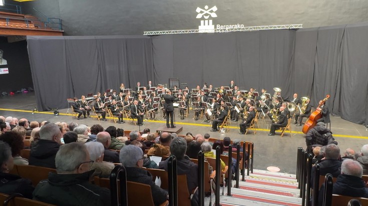 Sei kantuk osatutako errepertorioa jo du Bergarako Musika Bandak