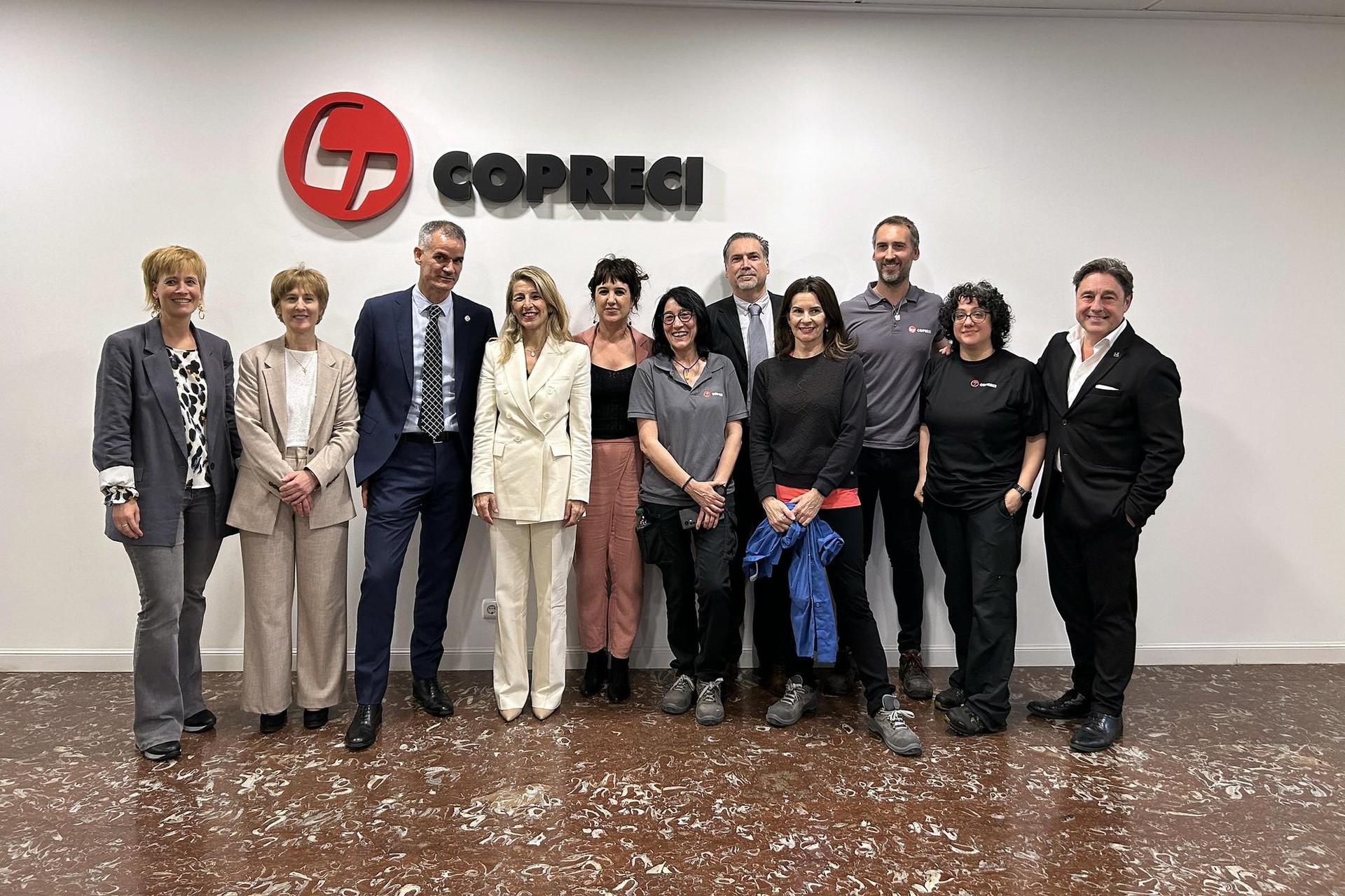 Yolanda Diaz Espainiako presidenteordea Copreci lantegian izan da