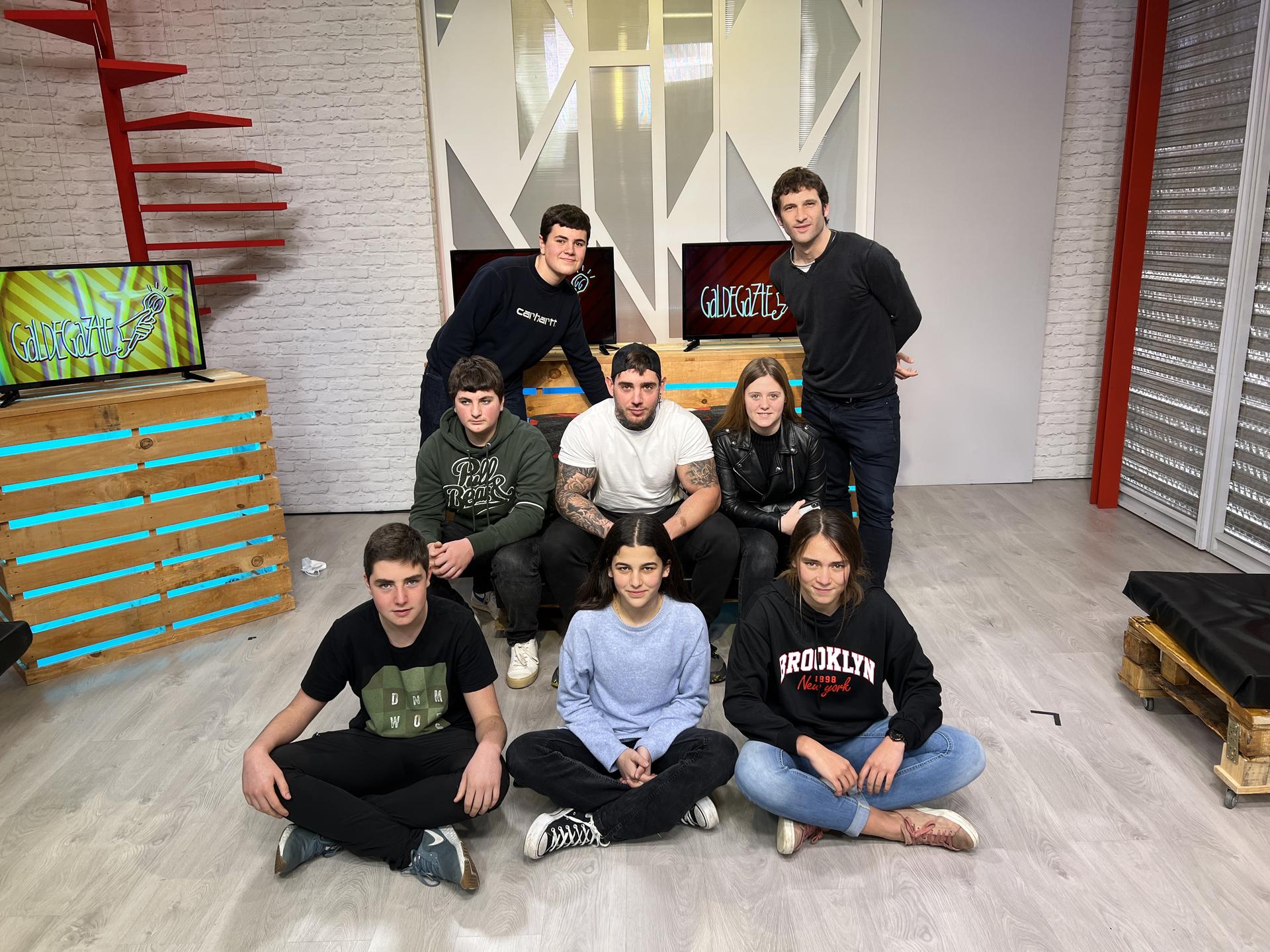 Badator 'Galdegazte 8': bailarako gazteak, kazetari izateko prest!
