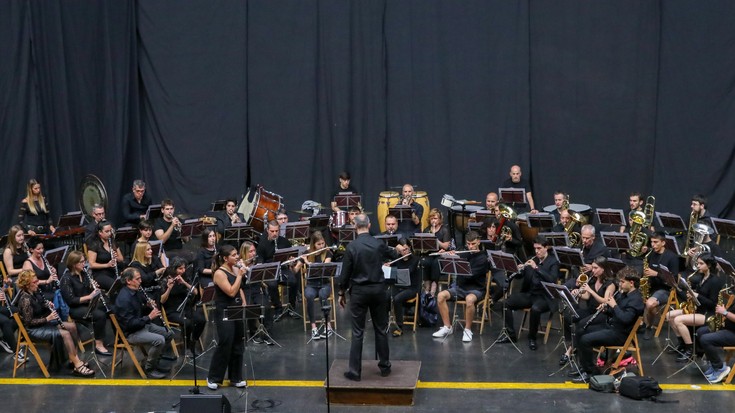 Bergarako musika bandaren kontzertua domekan, Euskaraldiari "keinutxo" eta guzti