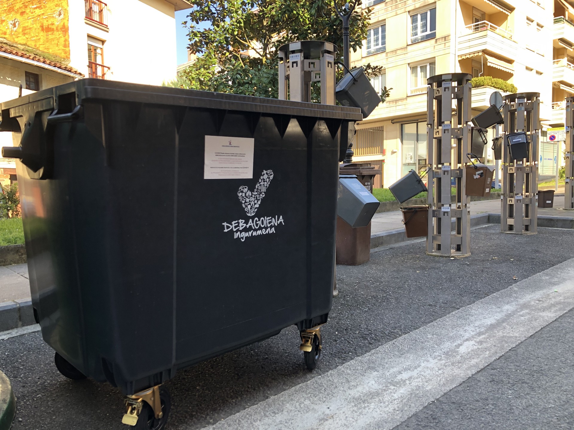 Errefusa jasotzeko edukiontzi handiak kentzen hasiko da gaur Mankomunitatea