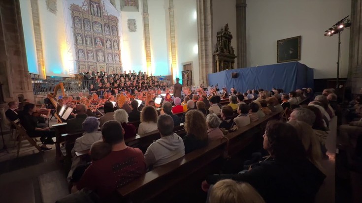 Herritarren aurrean zuzendu du orkestra Txemi Etxebarriak