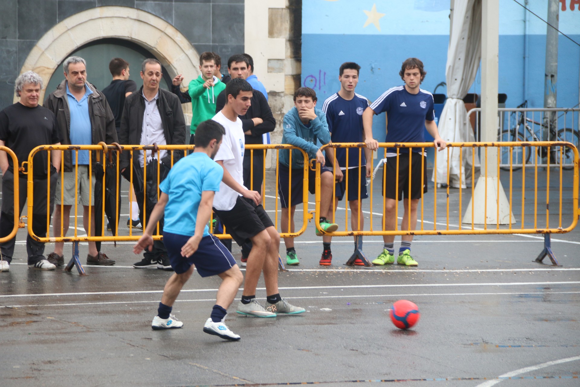 Areto futbolaren hamabi orduko jaia seminarioan 
