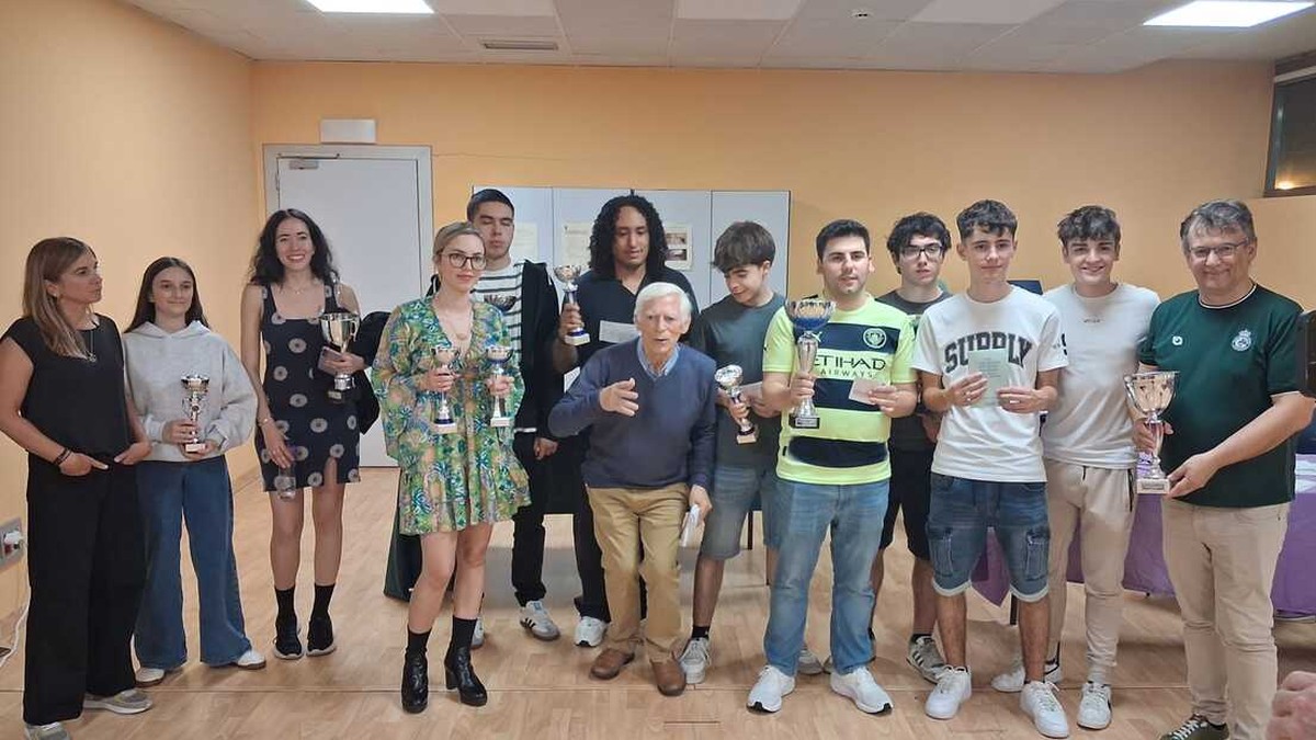100 lagun inguruk hartu dute parte Bergara Hiria Xake Txapelketan