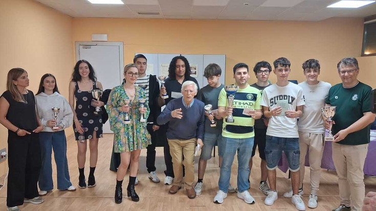 100 lagun inguruk hartu dute parte Bergara Hiria Xake Txapelketan