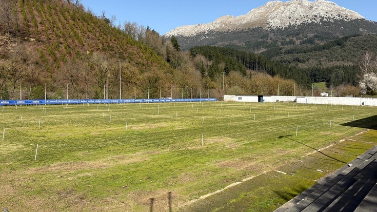 Euskadiko infantil mailako Kros Txapelketa jasotzeko prest dago Atxabalpeko zelaia