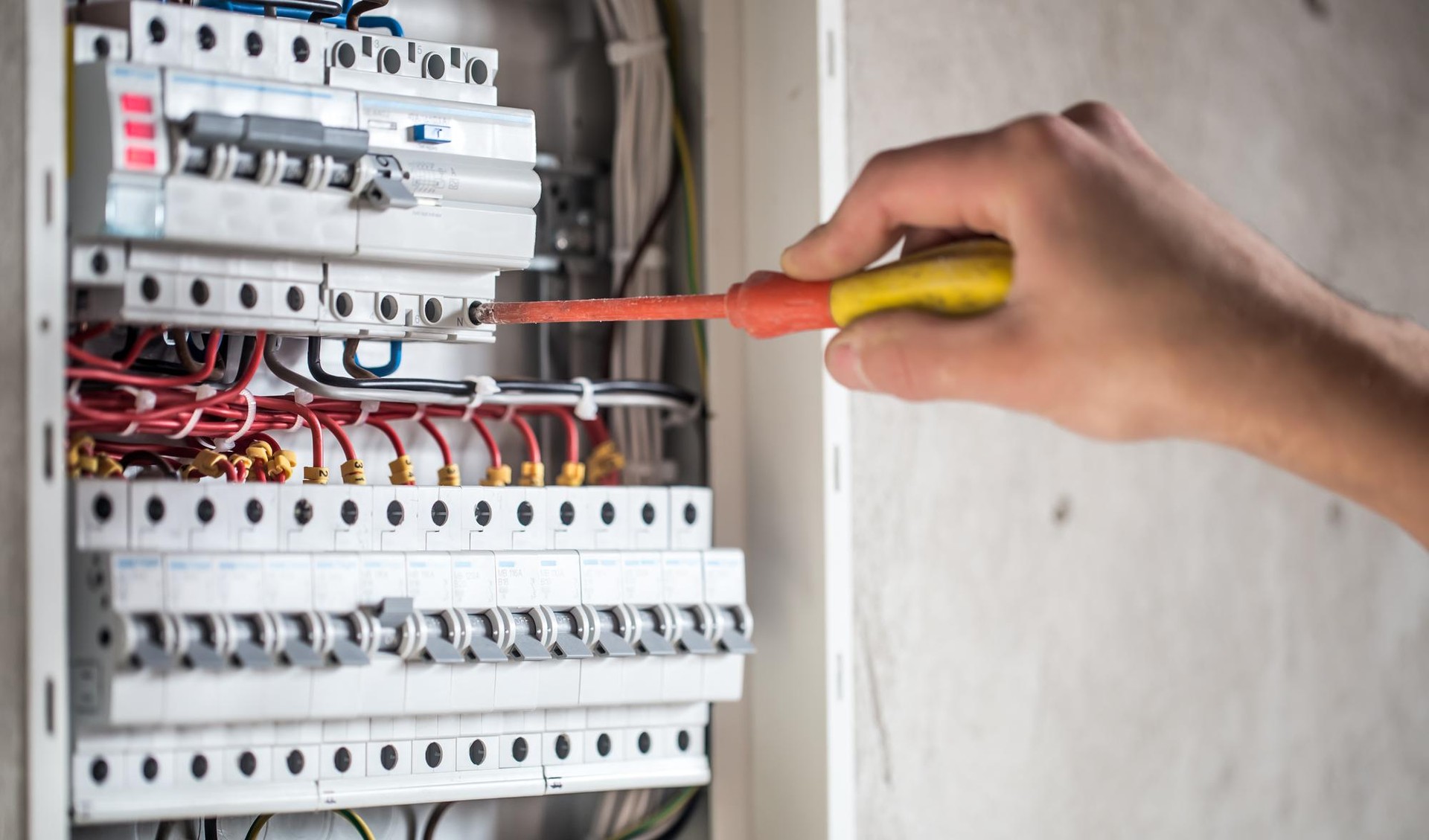 Elektrikaria kontratatzeko lan-eskaintza zabalik dago
