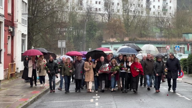Isaias Carrasco gogoan izan dute haren hilketaren hemezortzigarren urteurrenean