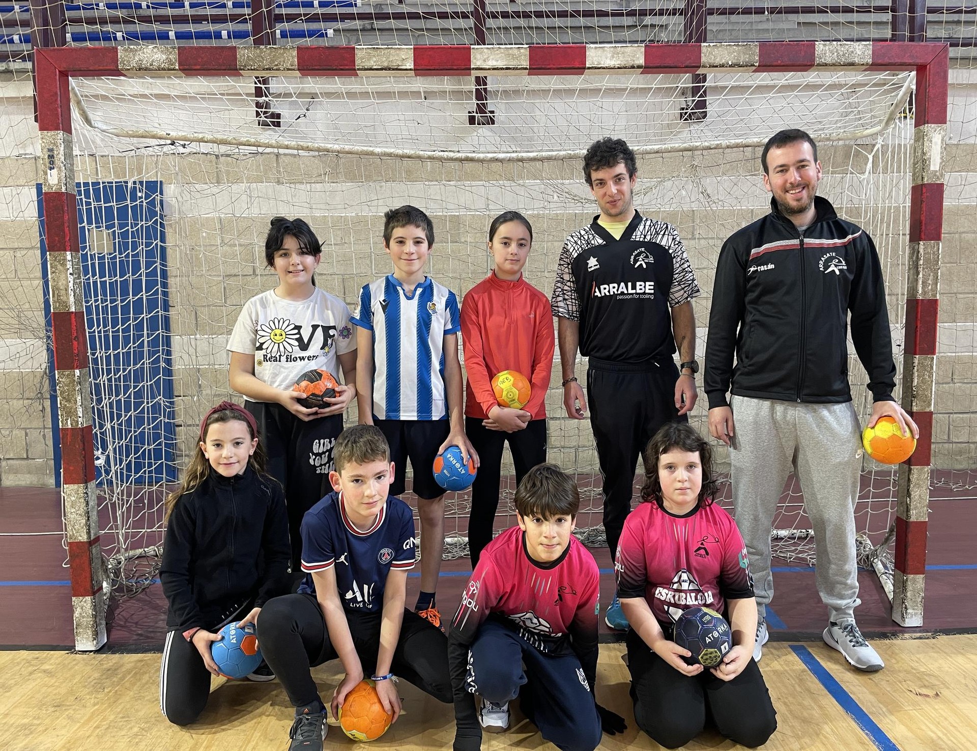 Eskubaloiaz gozatzeko bi asteko campusa Iturripen