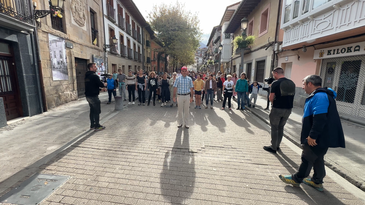 Aretxabaletako merkatarien Gabonetako iragarkia grabatzen aritu dira goizean