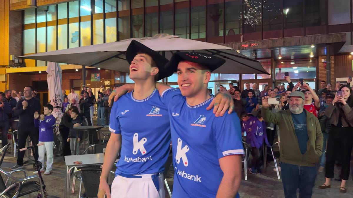 Arrasate eta Gaztelu batu egin dira Muruaren eta Gabirondoren txapela ospatzeko