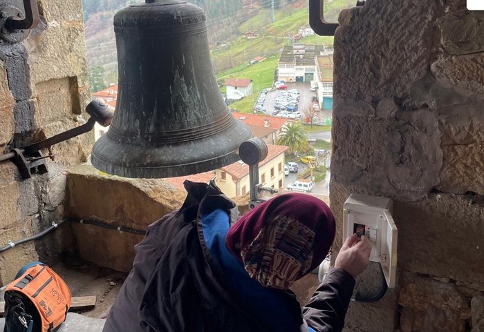 Kanpandorreko ordulariak ordu osoak jotzen ditu atzera ere