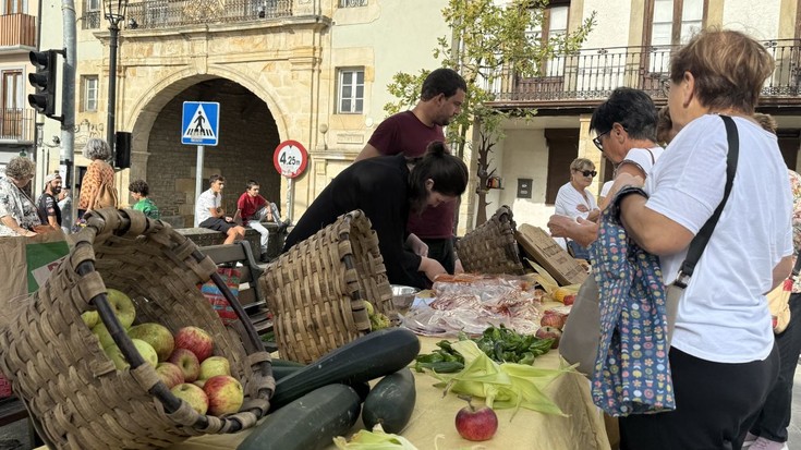 Azoka, Intxortako igoera, patata-tortilla lehiaketa, eta kontzertuak zapatuan