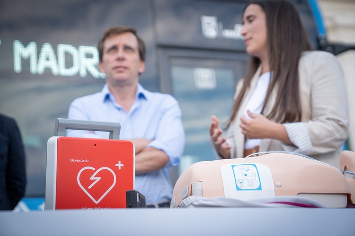 Madrileko autobus sarea desfibriladoreekin hornituko du Bexen Cardiok