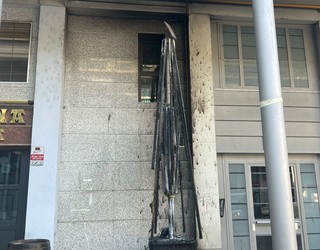 Buenuena tabernako kanpoko toldoa erre dute