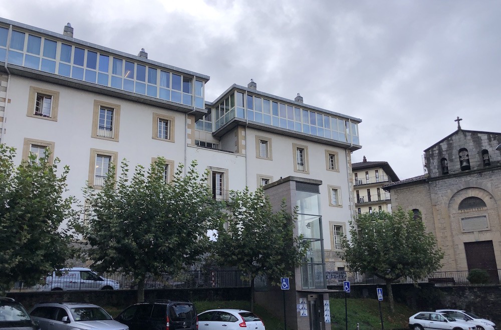 Mizpirualdeko egoiliar bat hil da COVID-19arekin