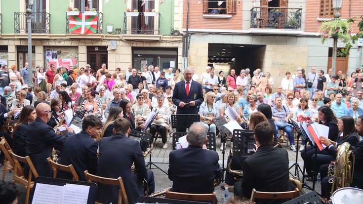 Milagroko musika bandaren emanaldia, argazkitan