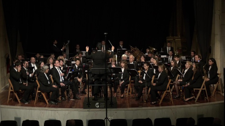 'Emozioak' denboraldiko lehen kontzertua Santa Ana aretoan eman du Oñatiko Musika Bandak