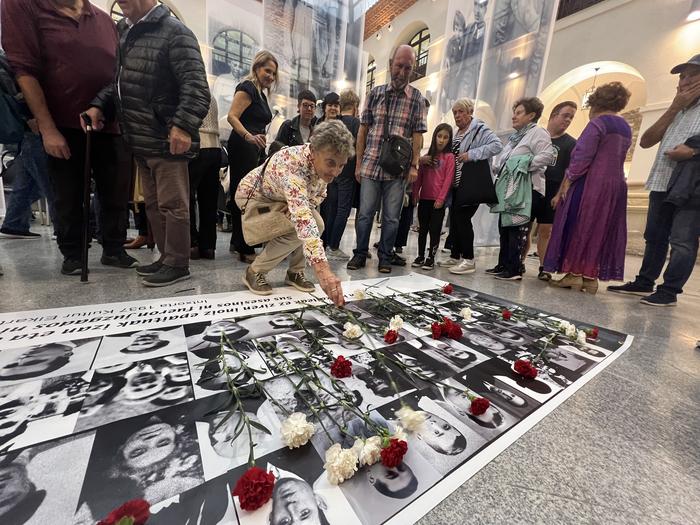 Ia bederatzi hamarkada pasatu arren, ez dituzte ahaztu