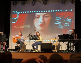 Aramaioko musika eskolako ikasleek jendaurreko emanaldiarekin esan diote agur ikasturteari