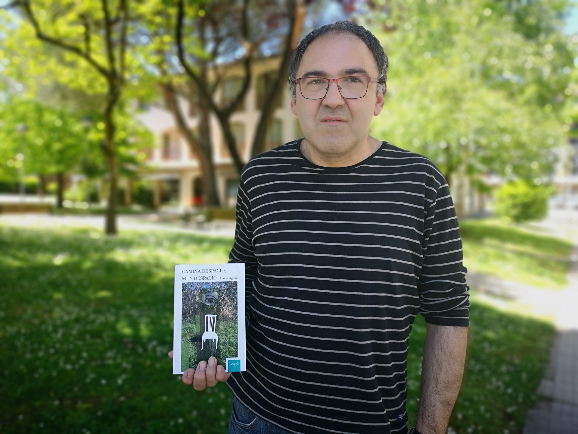 "Gauez idazten dut, lo egiteko orduak kenduta"