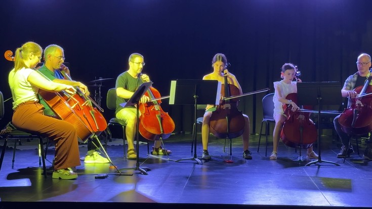 Arrasate Musikaleko biolontxelo ikasleek jendaurrean egin dute emanaldia