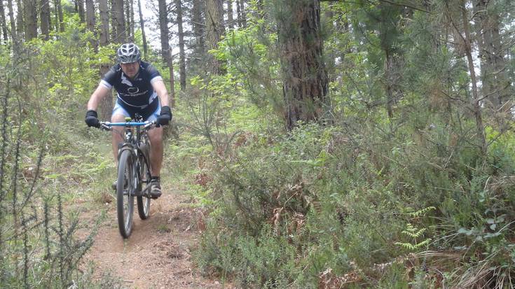 Berrehun lagunetik gora Musakolako mendi bizikleta martxan