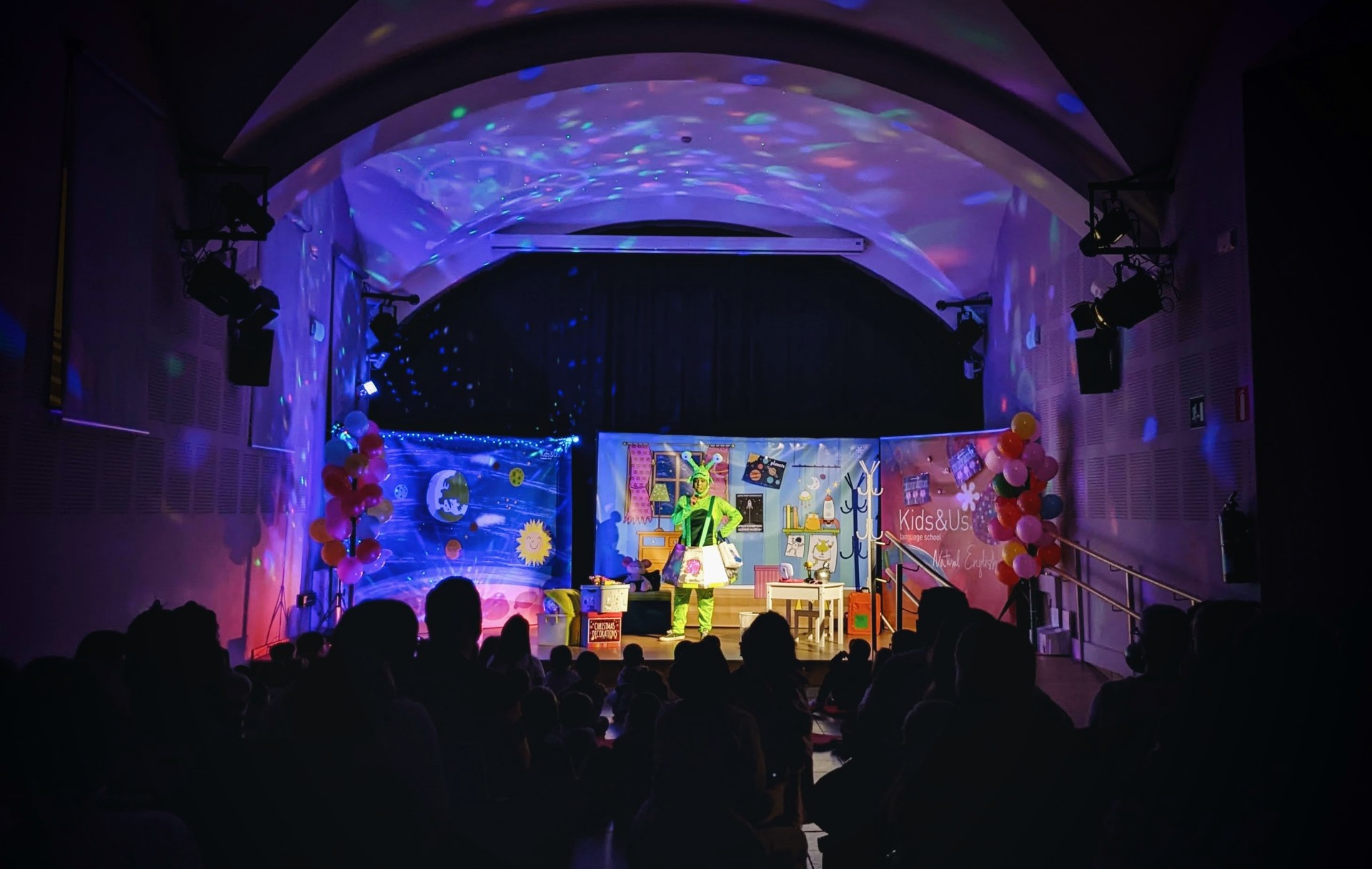 Kids&Us-ek 'There in no place like space' antzerkia eskaini du Kulturaten