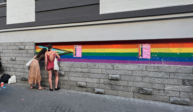 LGTBIAQ+ kolektiboko pertsonek jasaten dituzten eskubide urraketak salatu ditu Udalak adierazpen instituzional bidez