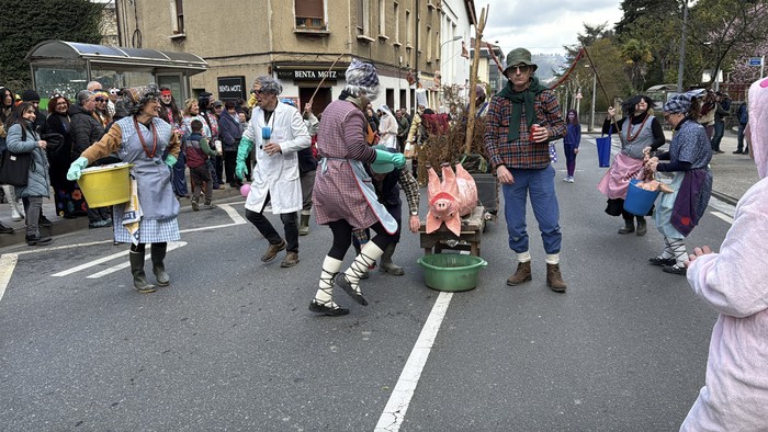 Inauterietako bazkarirako txartelak salgai eta mozorro desfilerako izen-ematea abian