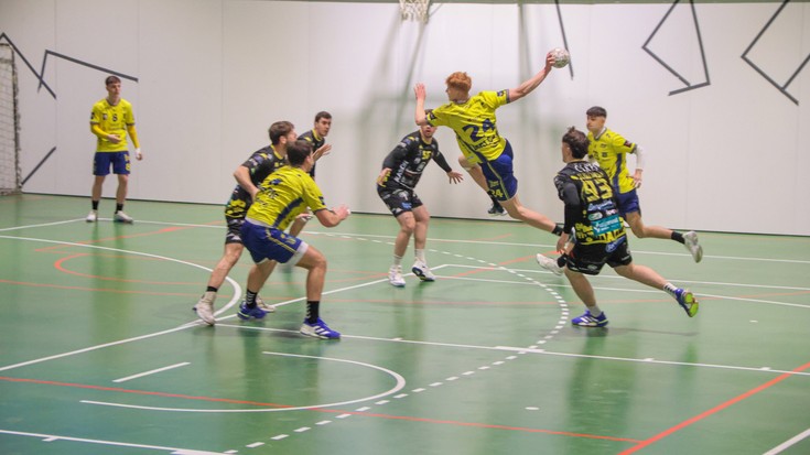 Aloñako Mendiko eskubaloi saila hasi da 50. urteurrena ospatzen