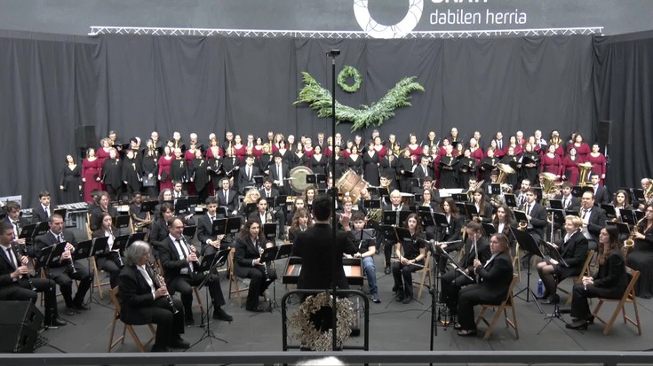 'Hator, hator' kantuan egin diete ongietorria Gabonei oñatiarrek