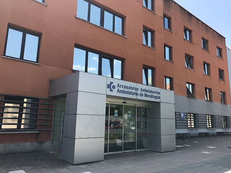 Osasun zentroan edo ospitalean hitzorduren bat dutenei ez bertaratzeko eskatu die Debagoieneko ESIk