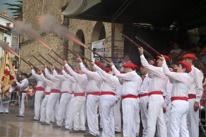 Mairuaren Alardea egin dute Antzuolan - 1