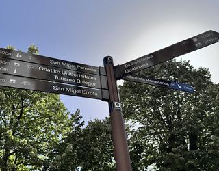 Ari dira turismoko seinale berriak jartzen