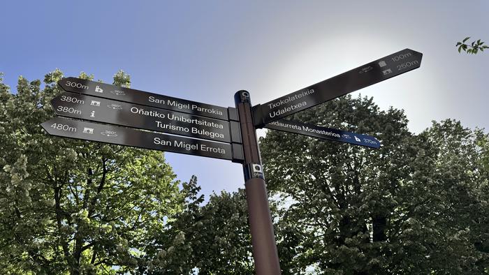 Ari dira turismoko seinale berriak jartzen