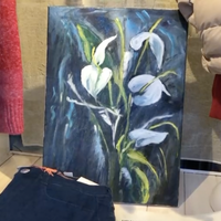 Margolanak dendetako erakusleihoetan