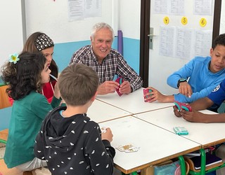 Solasaldiak, hausnarketak eta jolasak, belaunaldien arteko harremanak sustatzeko