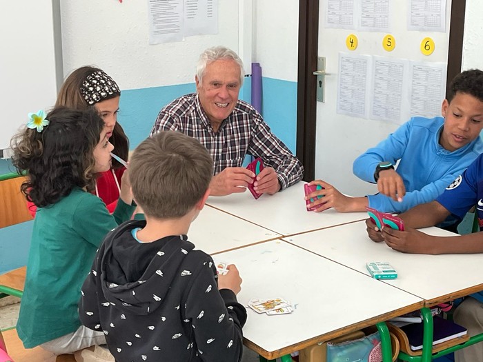 Solasaldiak, hausnarketak eta jolasak, belaunaldien arteko harremanak sustatzeko