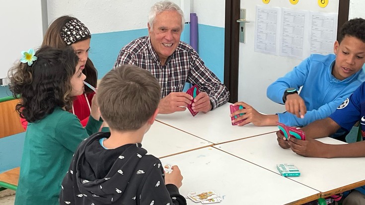 Solasaldiak, hausnarketak eta jolasak, belaunaldien arteko harremanak sustatzeko