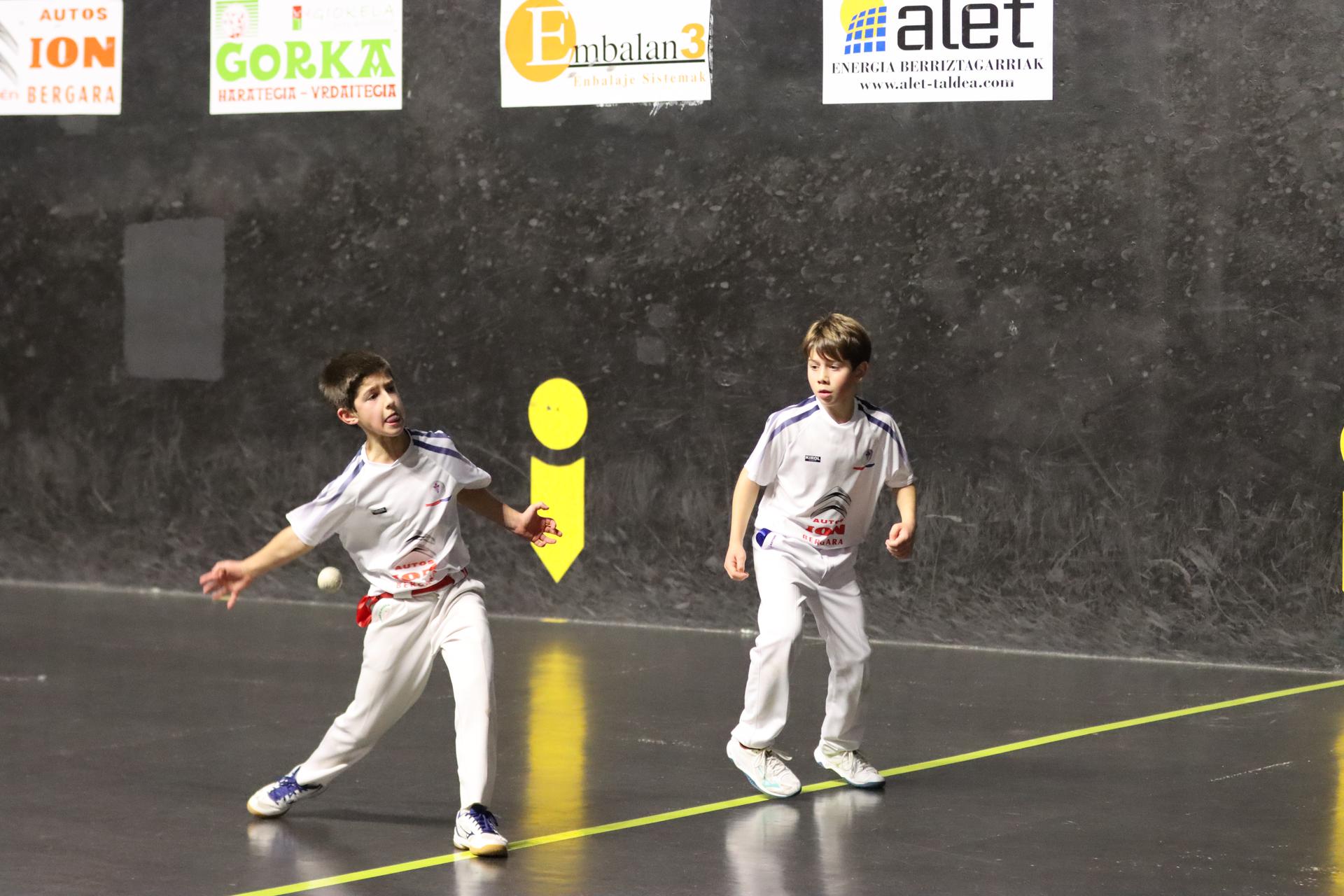 Pilota partidak jokatuko dituzte gaur eta bihar Bergarako frontoian