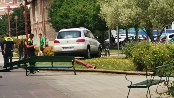 Auto istripua izan da Arrasateko Ospitalearen inguruan