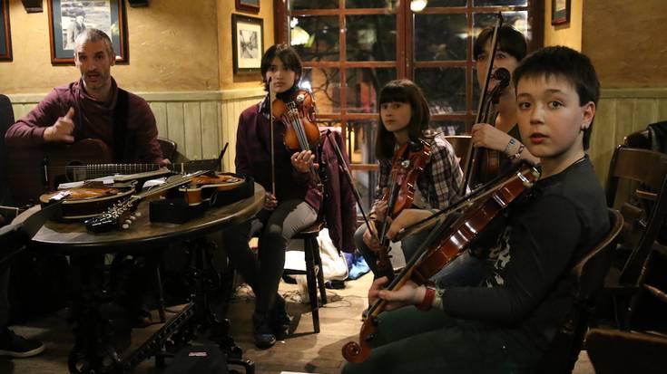 Folk irlandarra Bergaran, San Patrizio egunaren bezperan