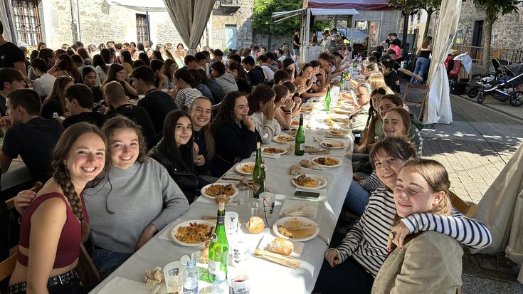 Badago zerekin gozatu Xaxauren txosnagunean