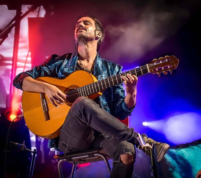 El Bicho taldeko Victor Iniestaren kontzertua Bergarako San Juan auzoan, azaroaren 29an