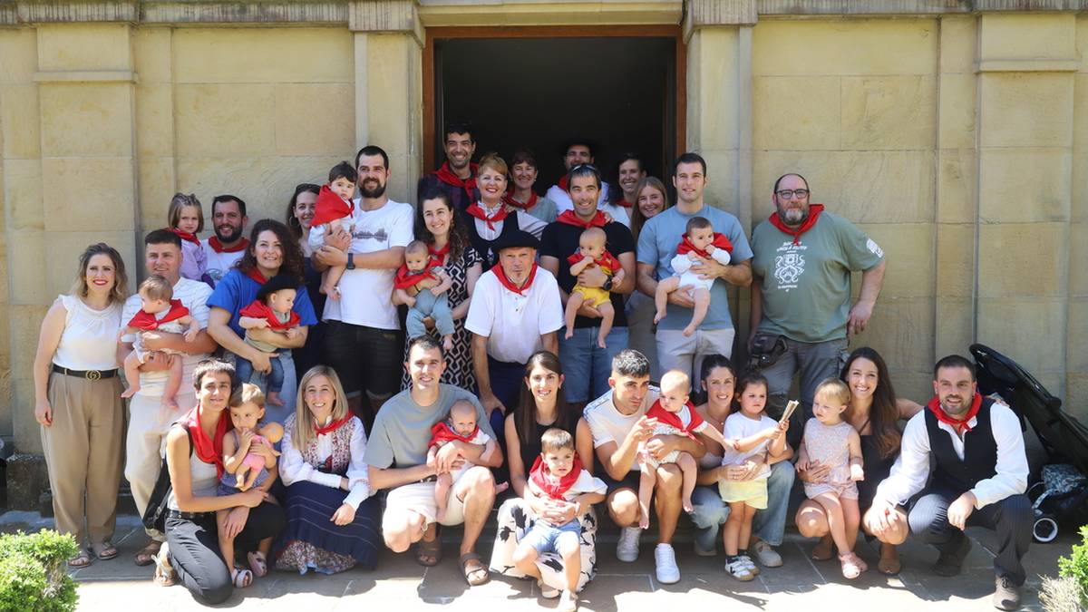 Bederatzi jaioberriri egin diete harrera udaletxean