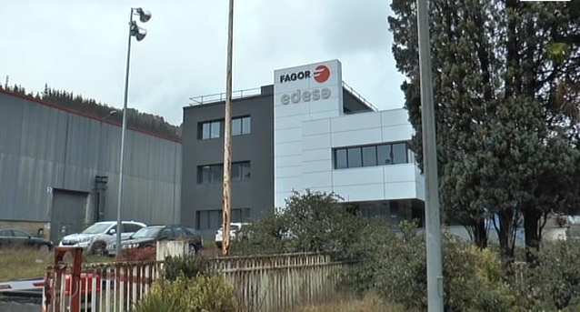 CNA Group-en plana "bideragarri" bezala azaltzea "langileei iruzur egitea" dela uste du Ahal Duguk