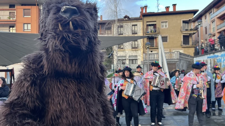 'Tarrapatatan' kalejira estreinatuko du bihar Oñatiko Inauterietako konpartsak