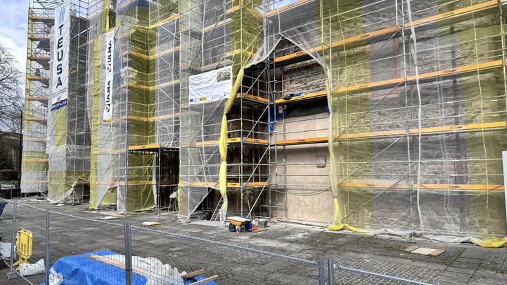 Unibertsitatearen fatxada nolakoa izango den erabakitzeko lanak egiten ari dira